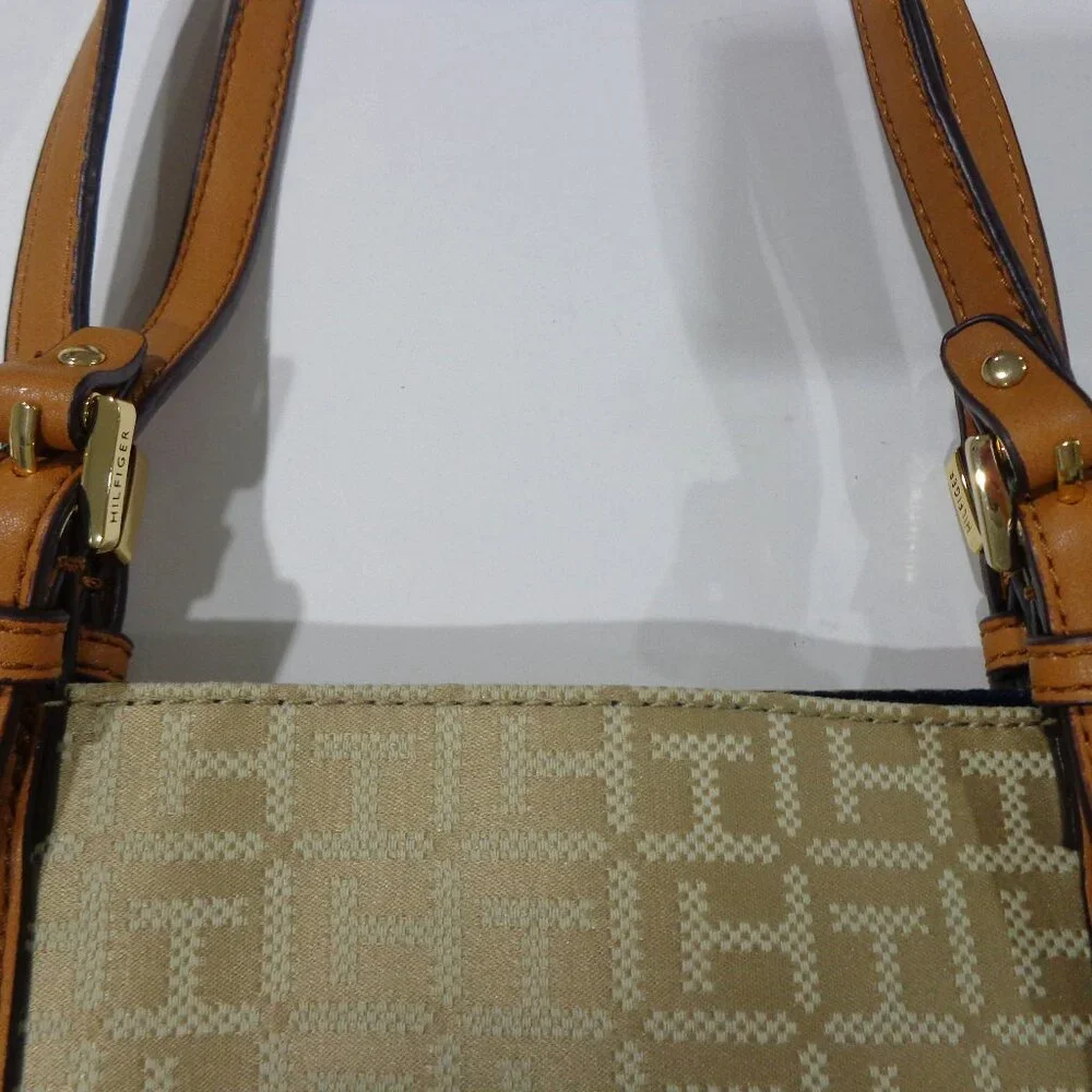 Tommy Hilfiger Tan Signature Logo Large Tote Bag Gold Tone Hardware‎ Brown